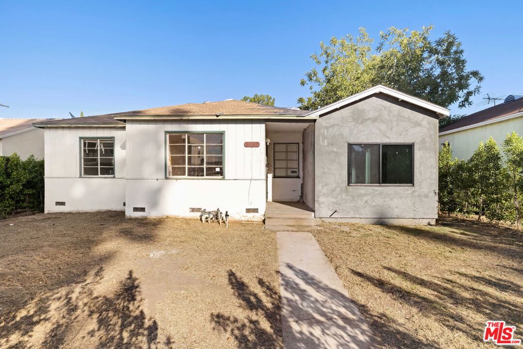 5636 Lindley Avenue Property Photo 4