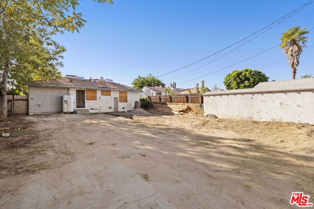 5636 Lindley Avenue Property Photo 11