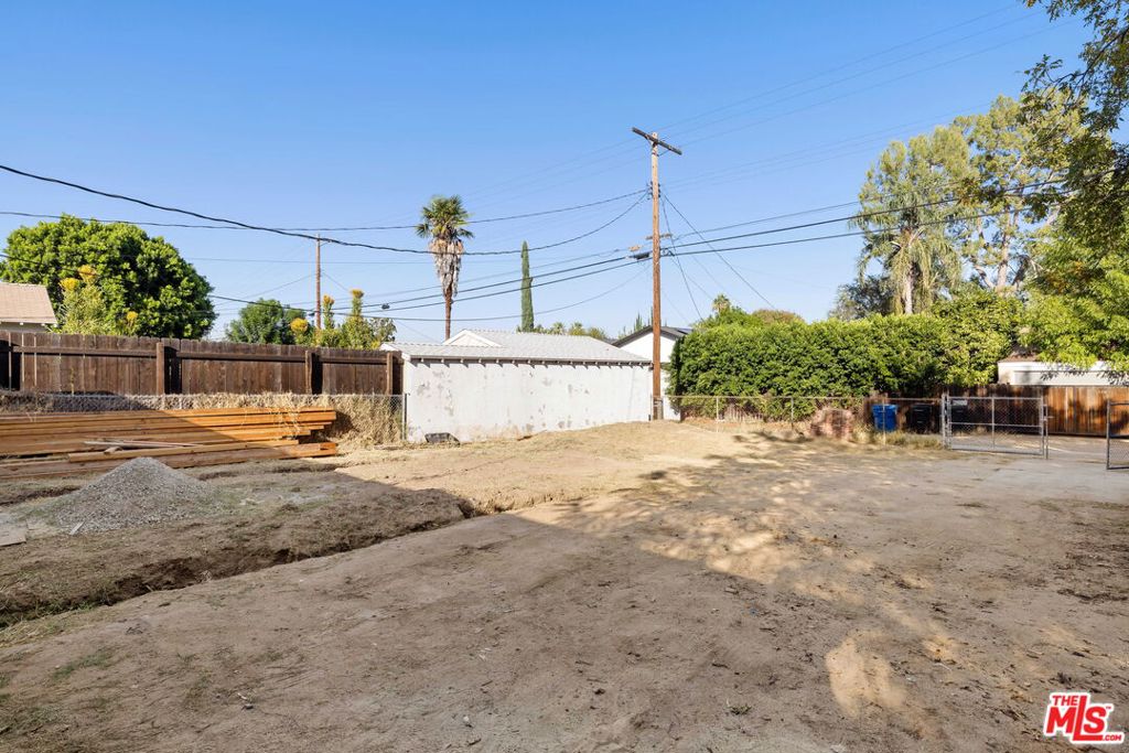 5636 Lindley Avenue Property Photo 12