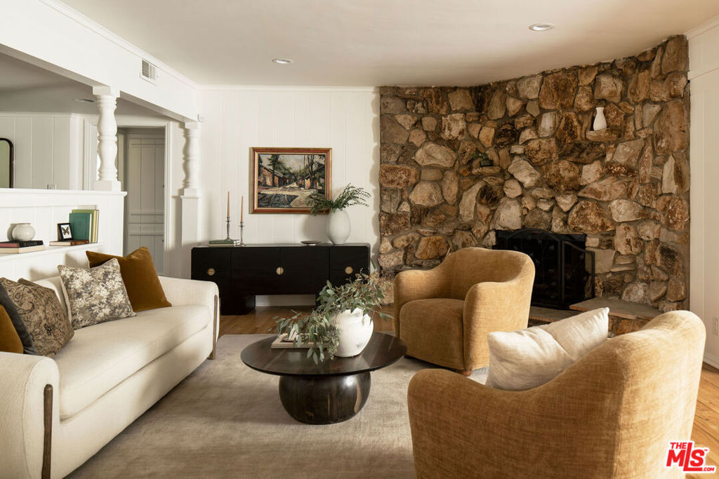 16125 Gledhill Street Property Photo 3