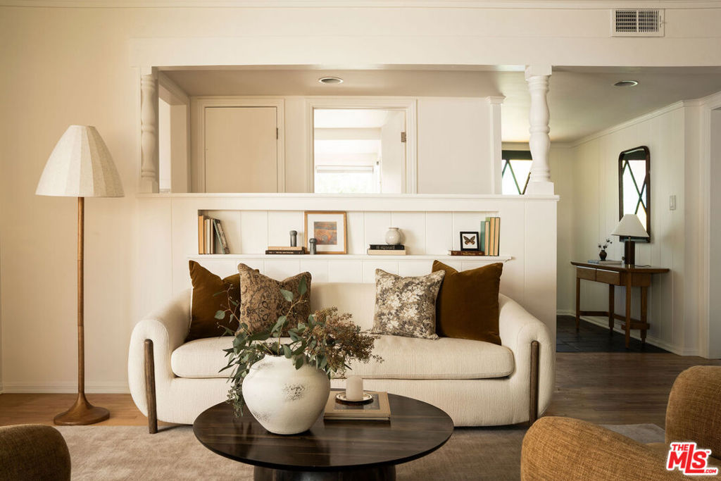 16125 Gledhill Street Property Photo 6