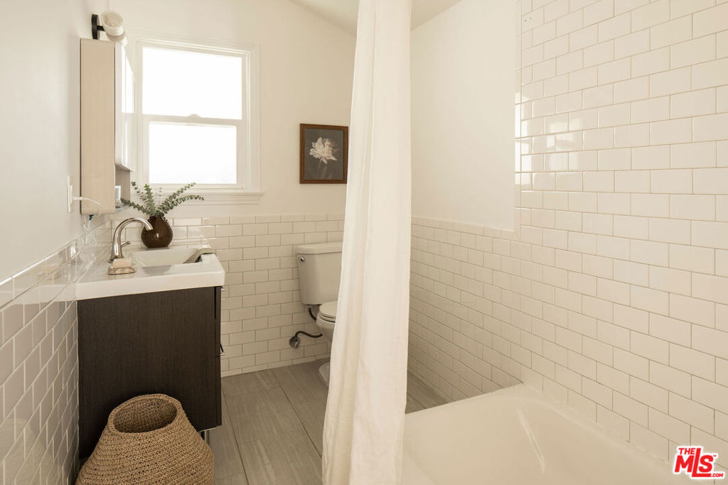 16125 Gledhill Street Property Photo 17