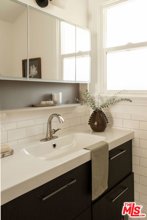16125 Gledhill Street Property Photo 18