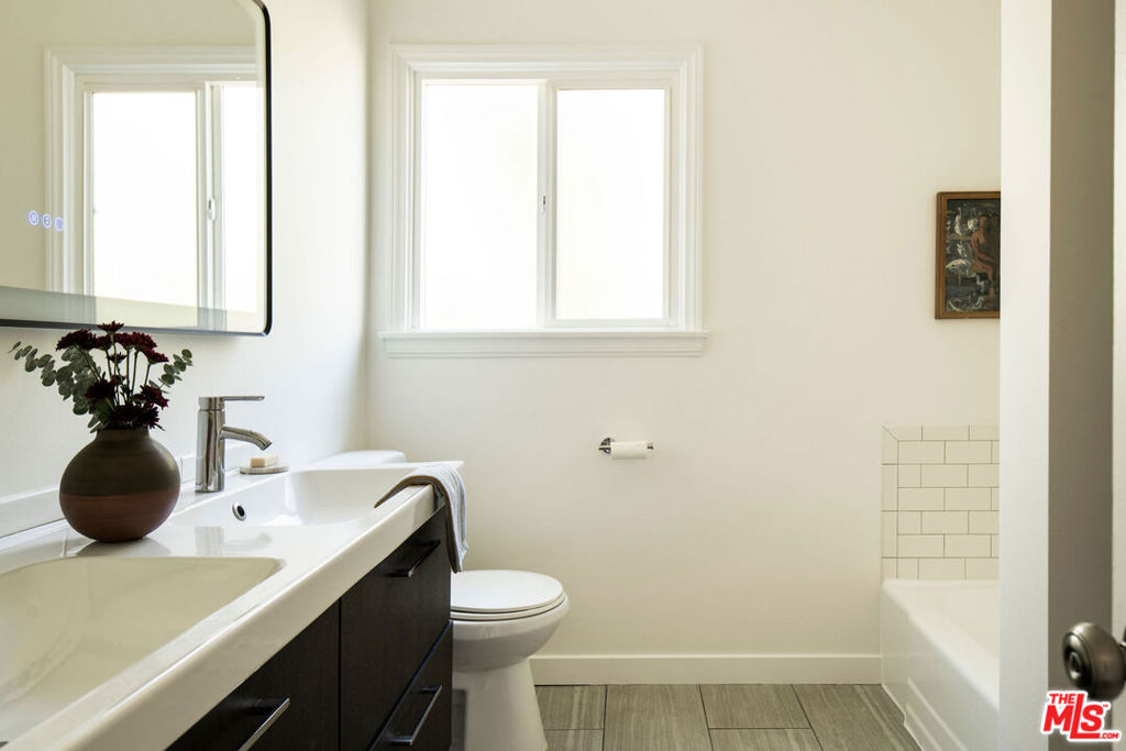 16125 Gledhill Street Property Photo 22