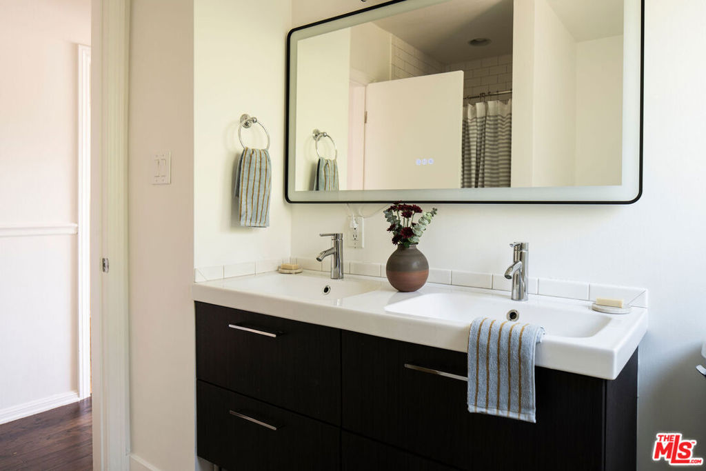 16125 Gledhill Street Property Photo 23
