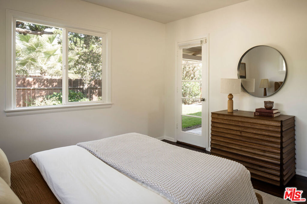 16125 Gledhill Street Property Photo 25