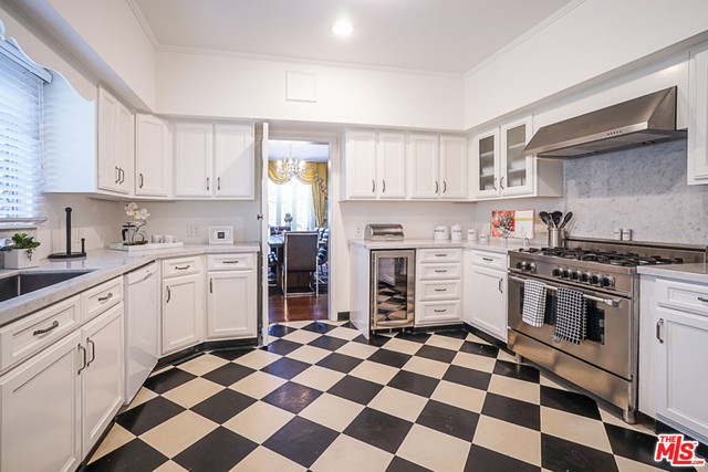 517 N Rodeo Drive Property Photo 14