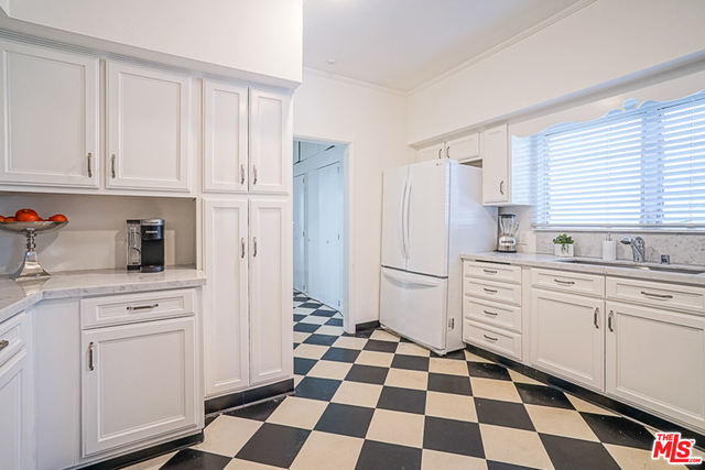 517 N Rodeo Drive Property Photo 15