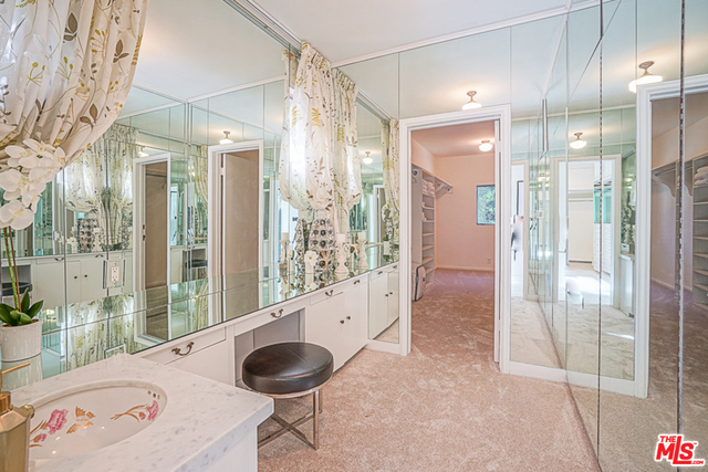 517 N Rodeo Drive Property Photo 19