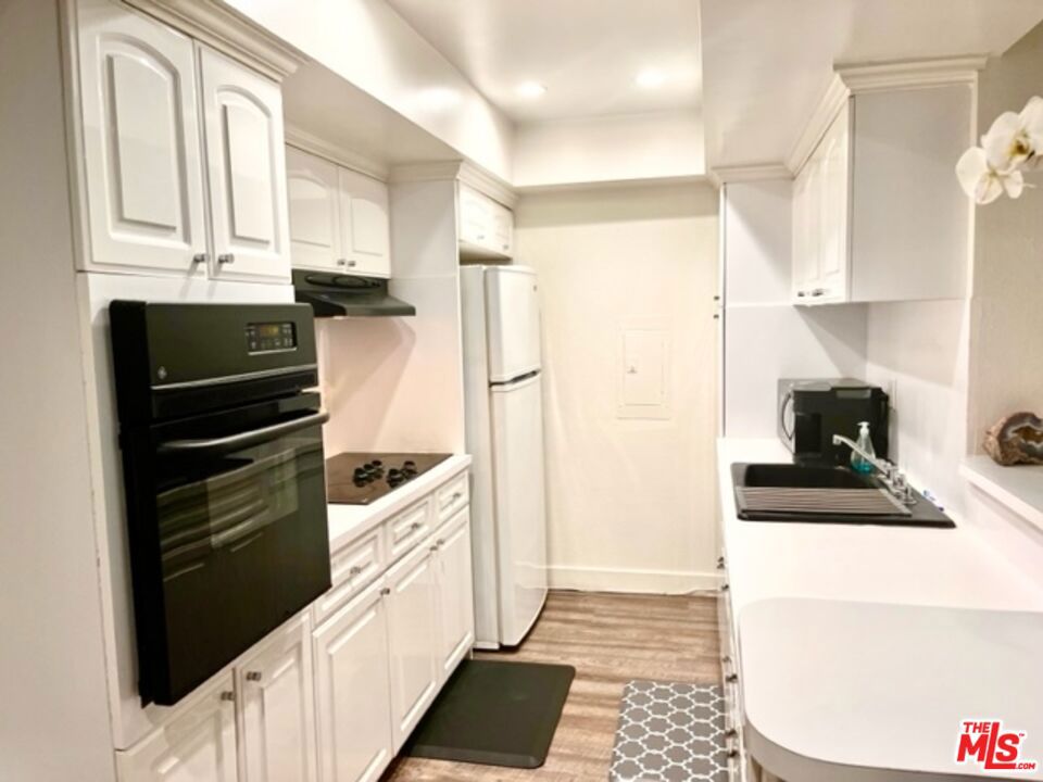 1351 N Crescent Heights 210 Property Photo 5