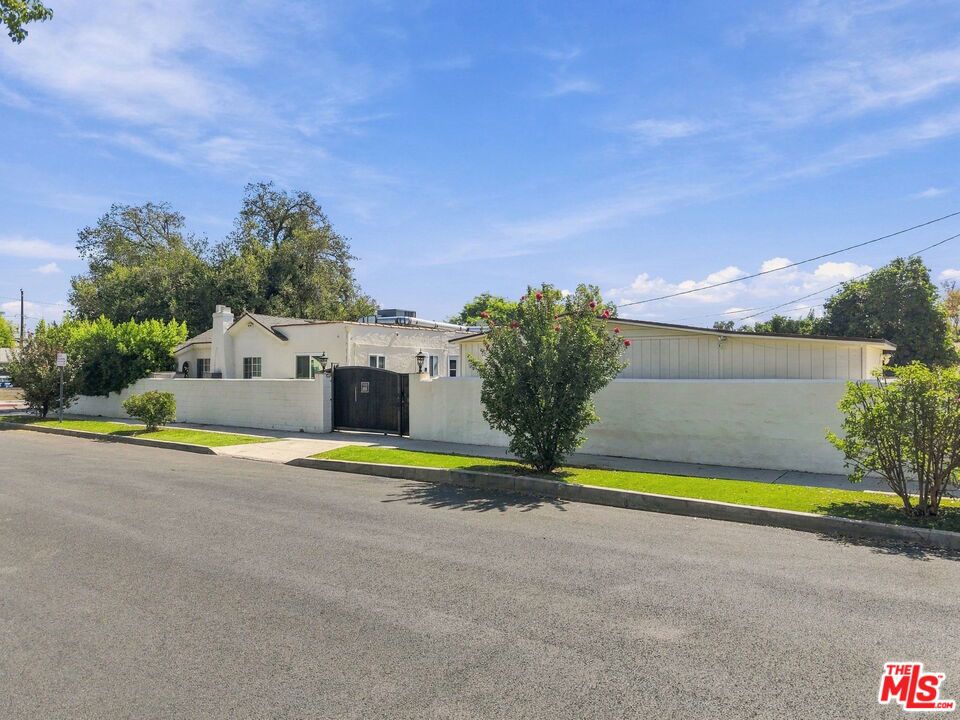 1245 N Orchard Drive Property Photo 4
