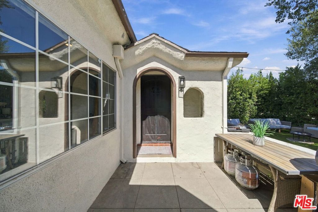 1245 N Orchard Drive Property Photo 6
