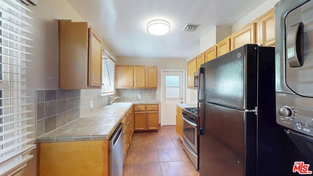 15031 Hartland Street Property Photo 5