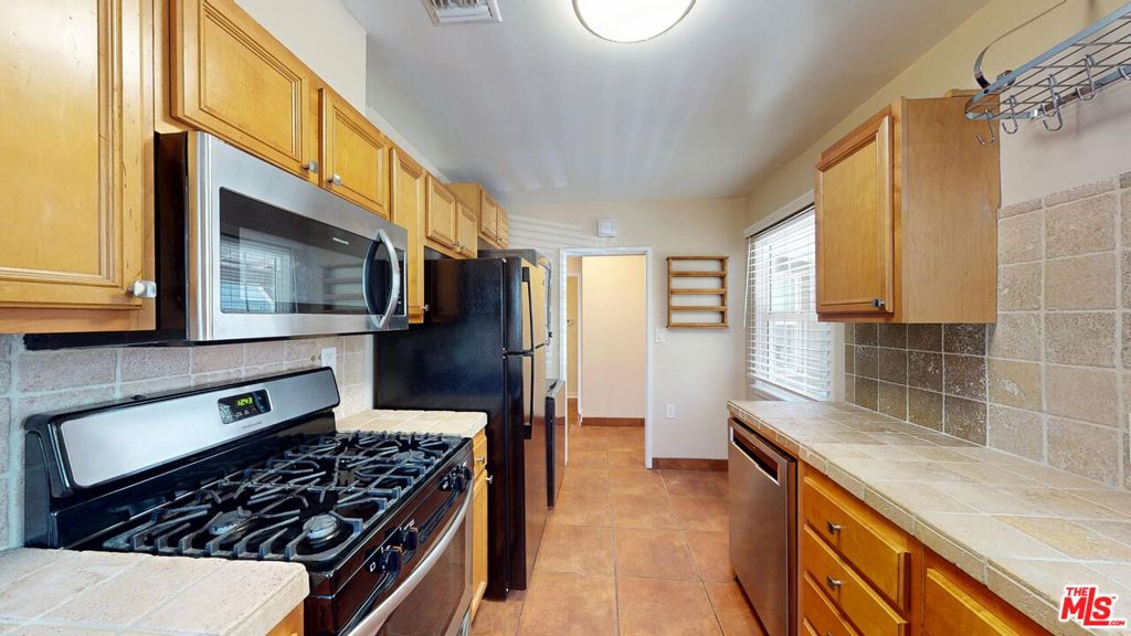 15031 Hartland Street Property Photo 7