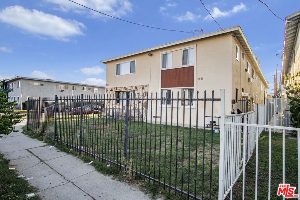 7305 Variel Avenue Property Photo 3