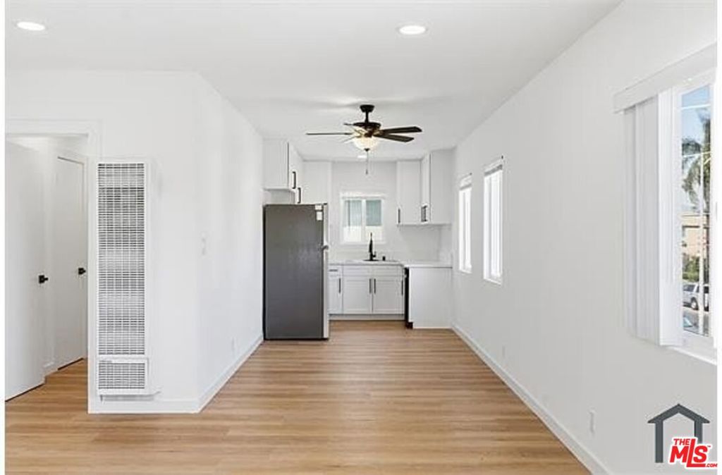7305 Variel Avenue Property Photo 11