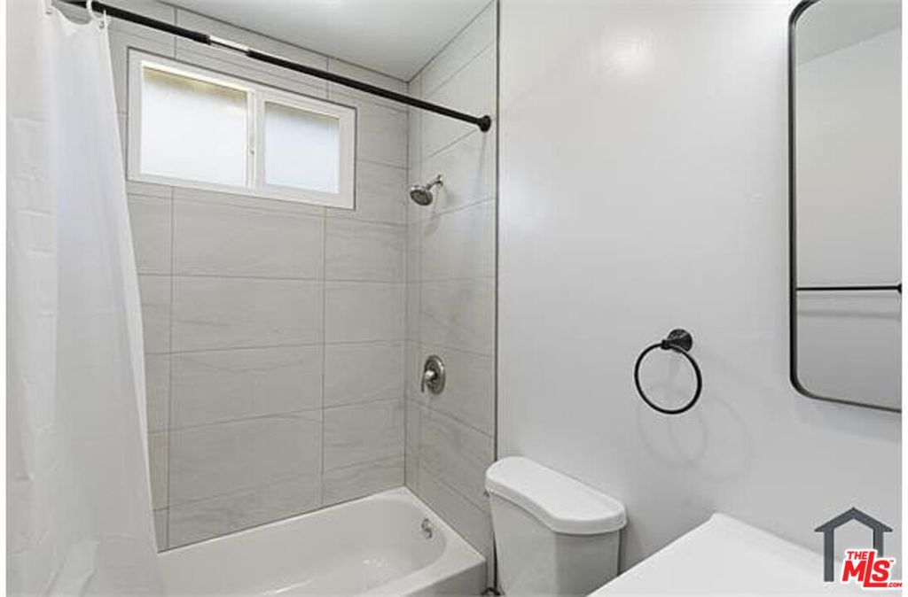 7305 Variel Avenue Property Photo 14