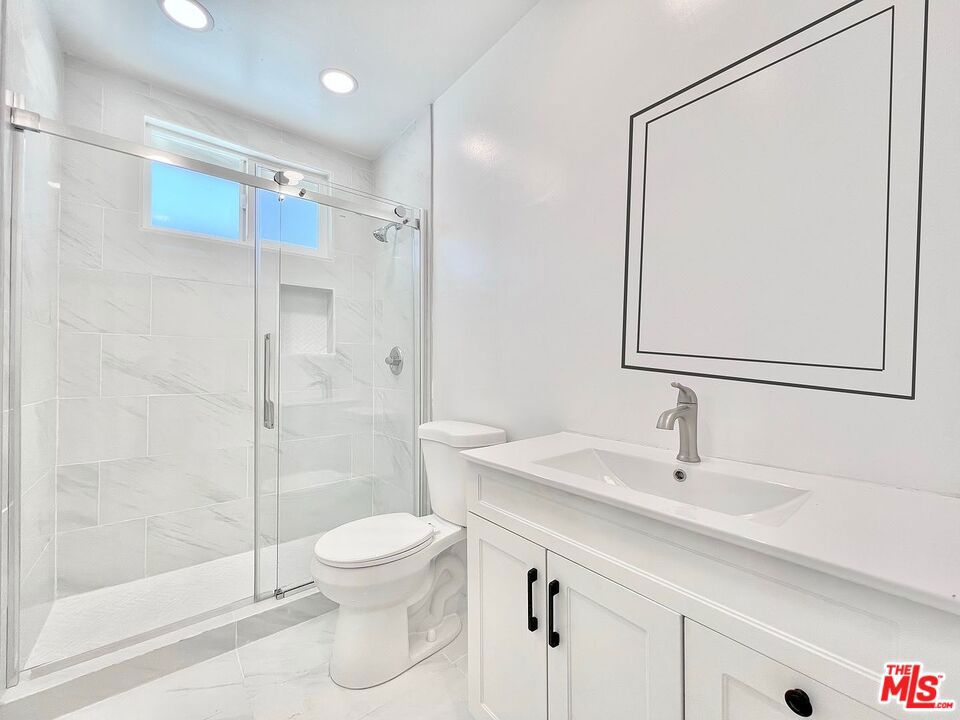 7305 Variel Avenue Property Photo 16