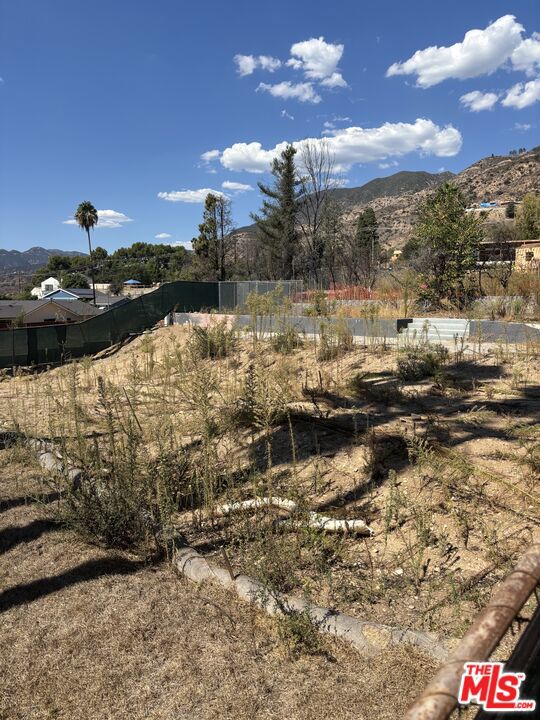 579 Sunset Drive Property Photo 2