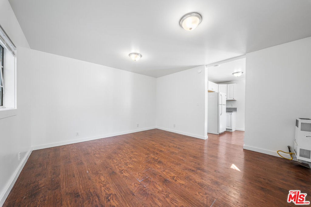 1353 N Las Palmas Avenue 1/2 Property Photo 6