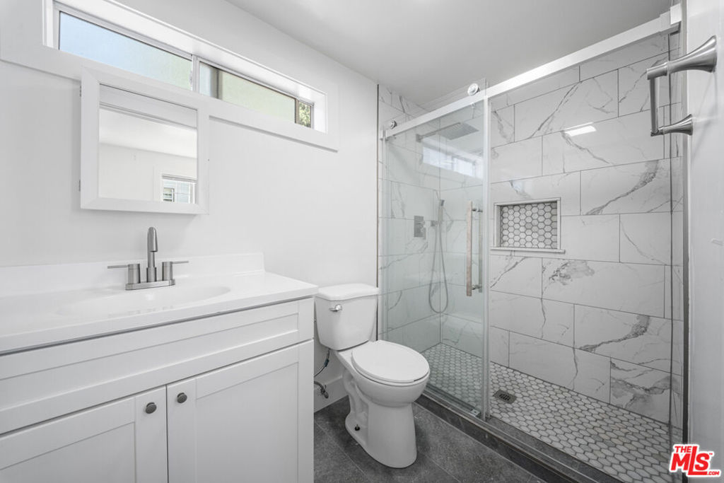 1353 N Las Palmas Avenue 1/2 Property Photo 13