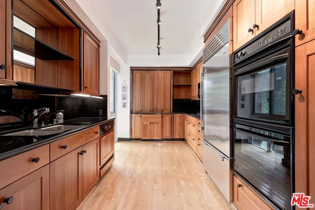 515 Ocean Avenue 307s Property Photo 11