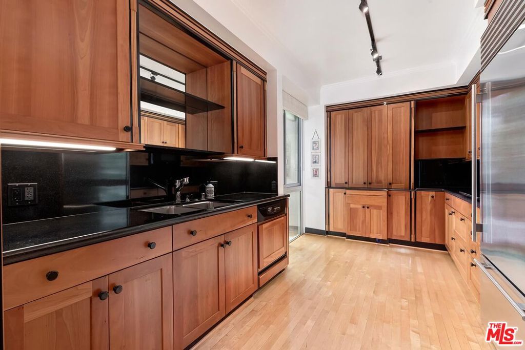 515 Ocean Avenue 307s Property Photo 12