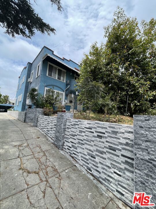 737 N Harvard Boulevard 737 Property Photo 8