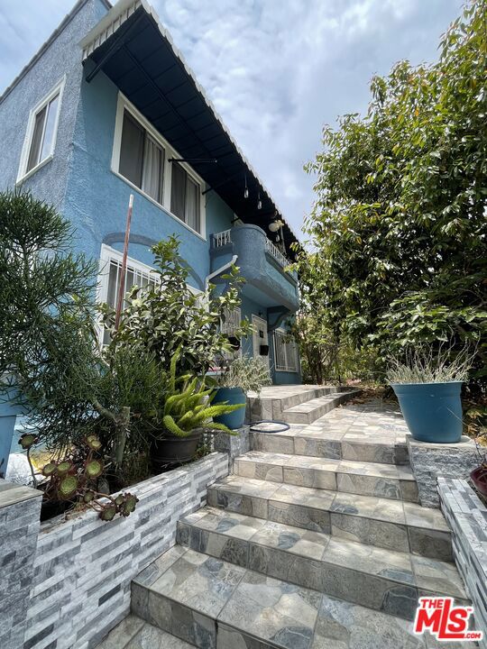 737 N Harvard Boulevard 737 Property Photo 9