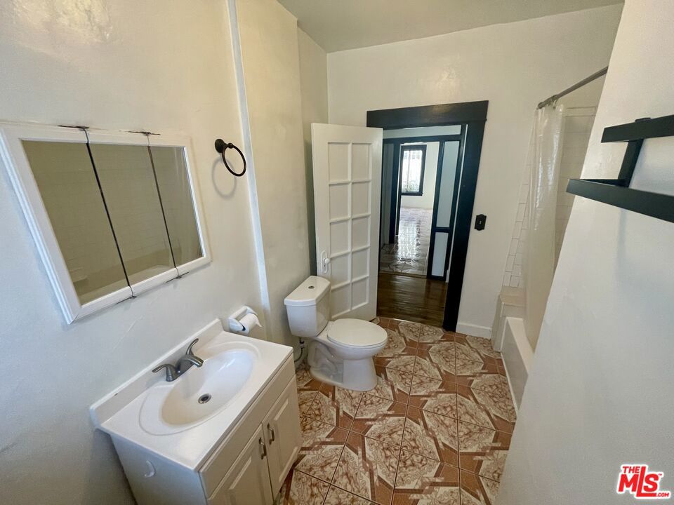 737 N Harvard Boulevard 737 Property Photo 20