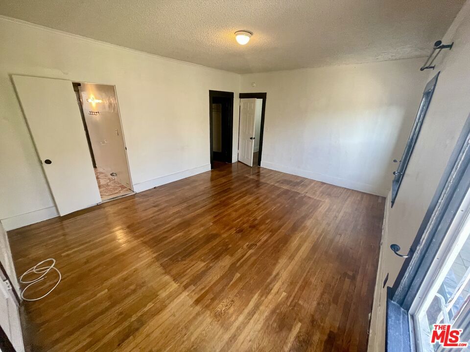 737 N Harvard Boulevard 737 Property Photo 21