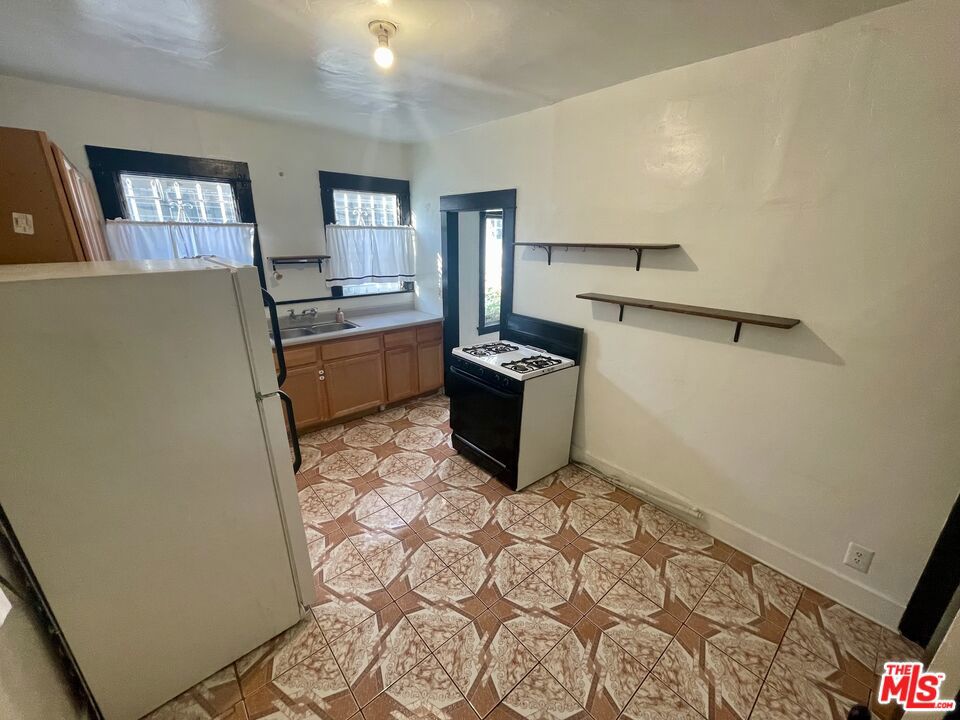 737 N Harvard Boulevard 737 Property Photo 25