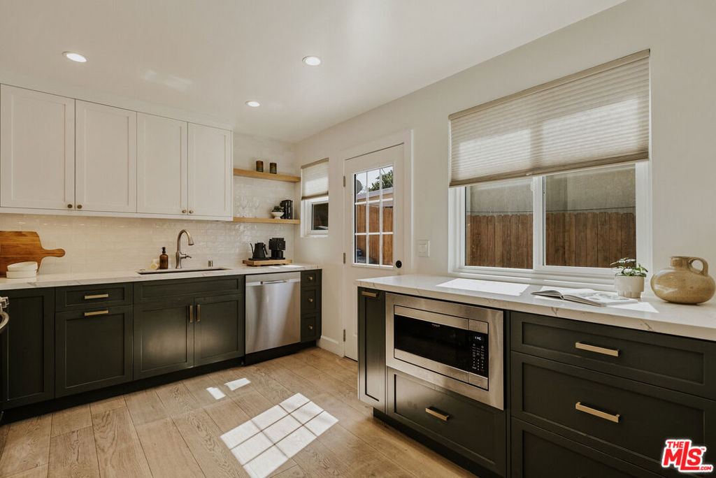 1316 N Chester Avenue Property Photo 8