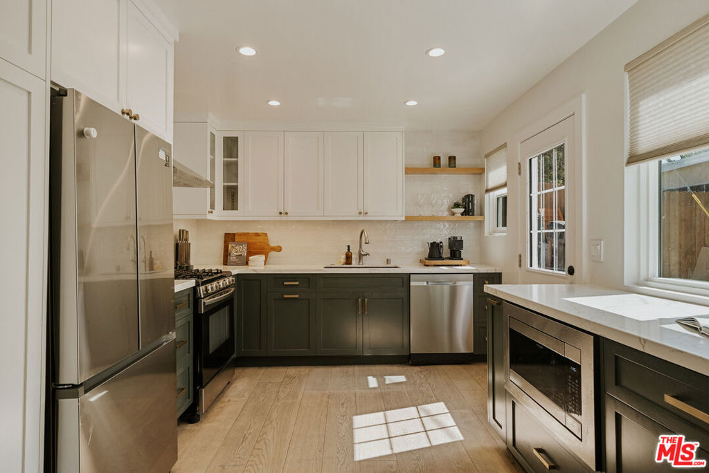 1316 N Chester Avenue Property Photo 10