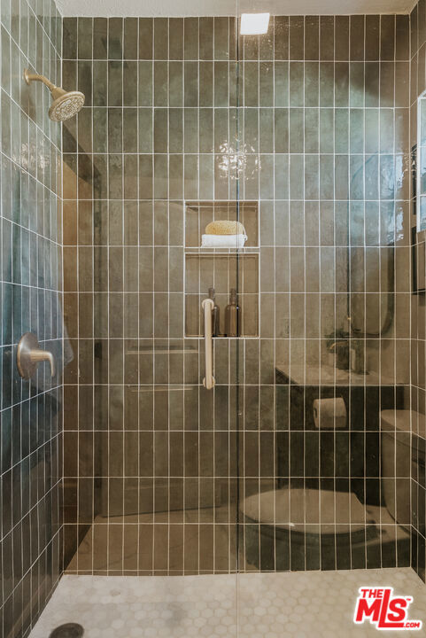 1316 N Chester Avenue Property Photo 29
