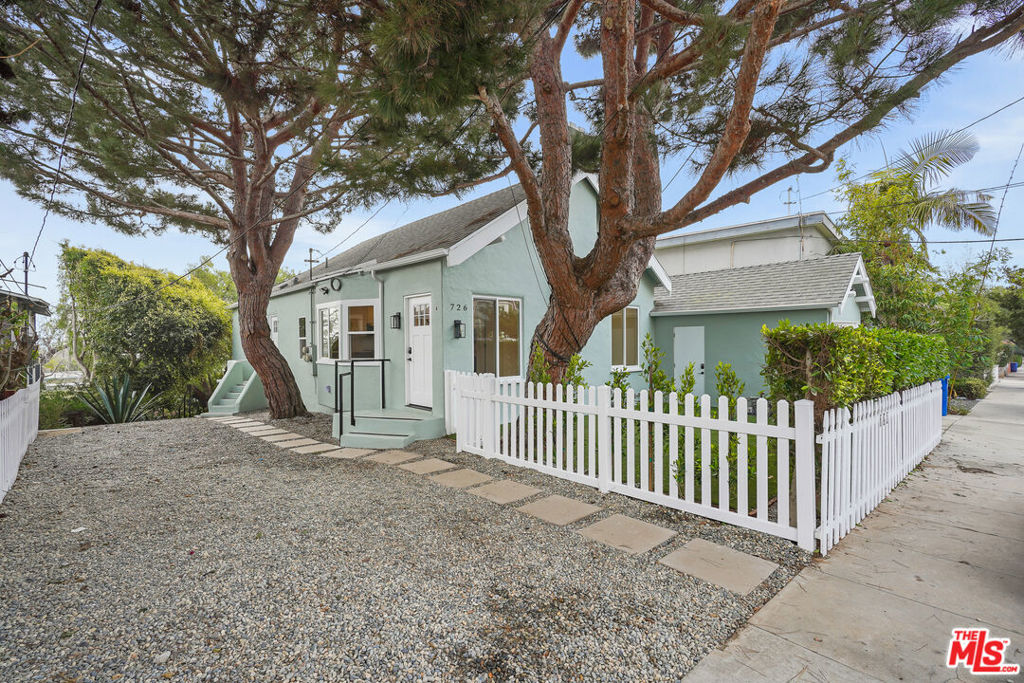 726 Pier Avenue B Property Photo 1