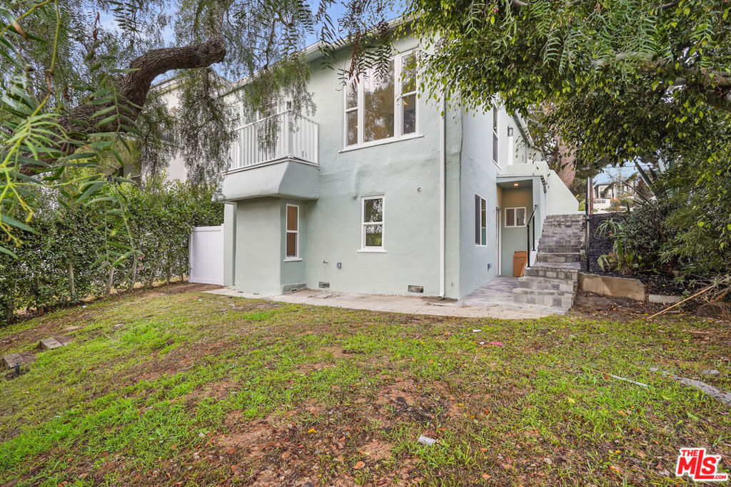 726 Pier Avenue B Property Photo 2