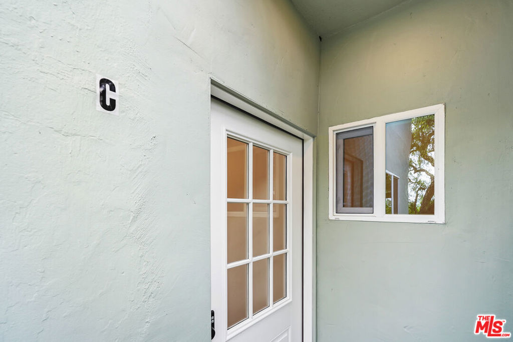 726 Pier Avenue B Property Photo 3