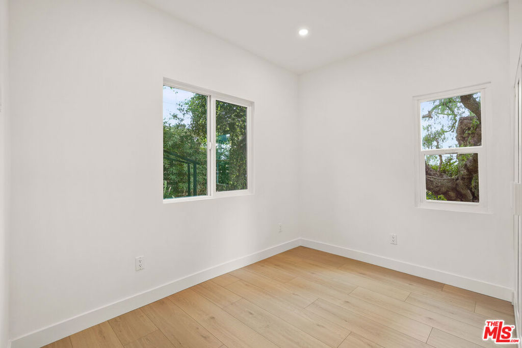 726 Pier Avenue B Property Photo 11