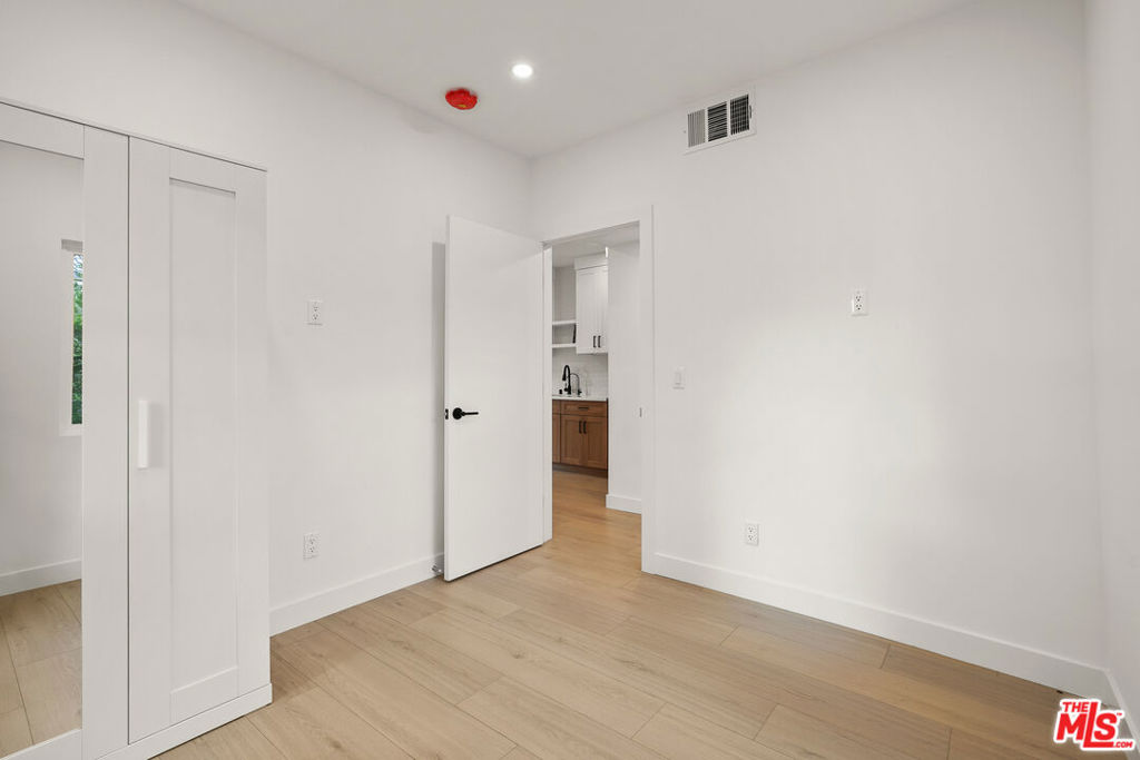 726 Pier Avenue B Property Photo 12