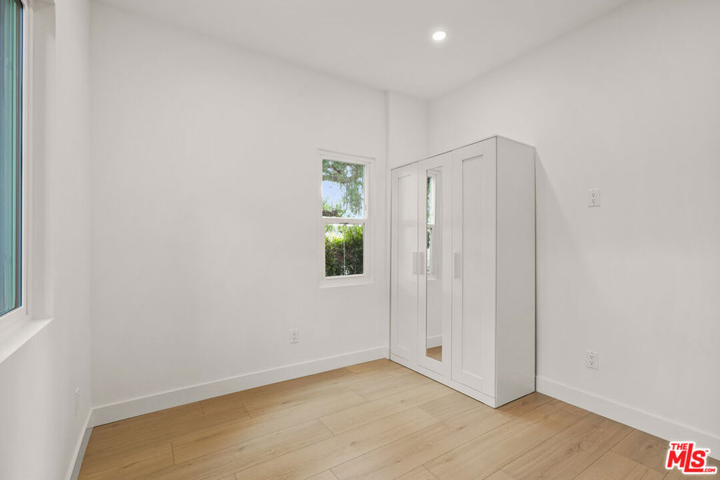 726 Pier Avenue B Property Photo 13