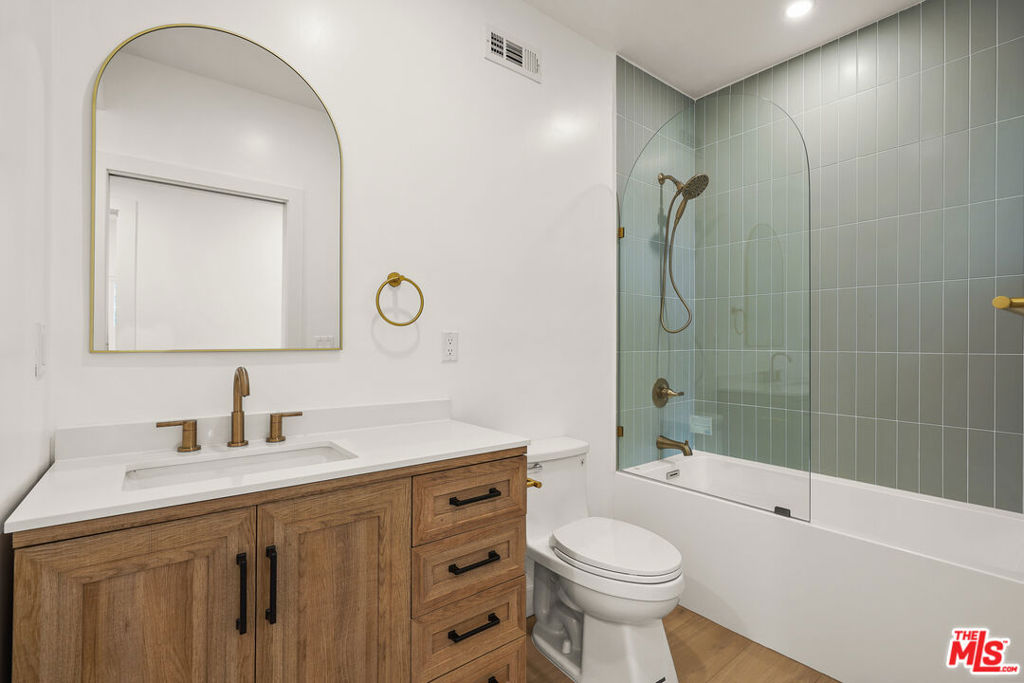 726 Pier Avenue B Property Photo 14