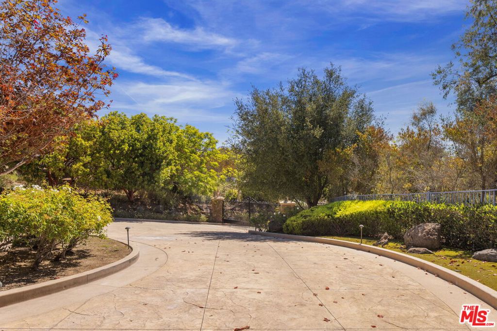 710 Rancho Dos Vientos Drive Property Photo 2