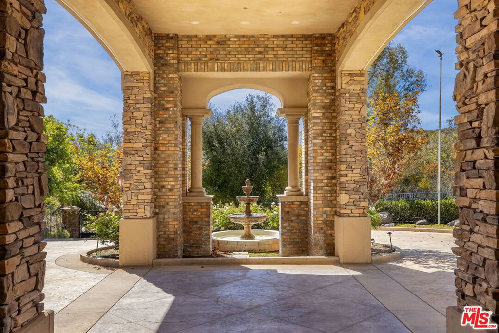 710 Rancho Dos Vientos Drive Property Photo 4