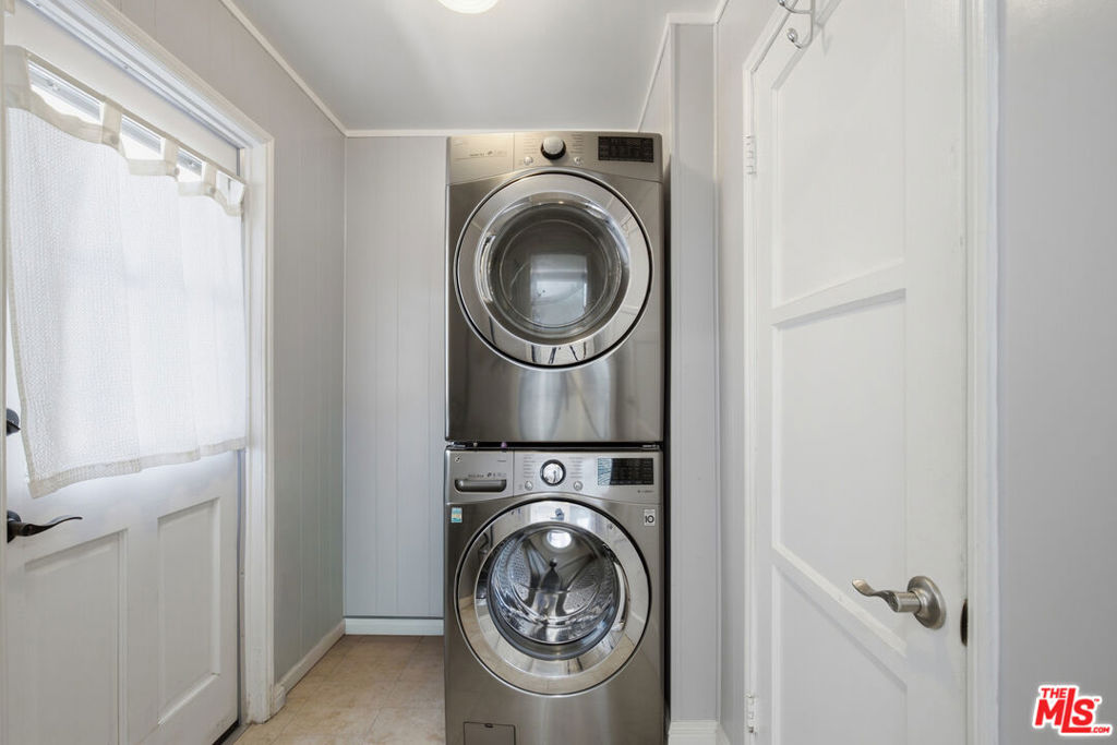 3049 Brookhill Street Property Photo 8