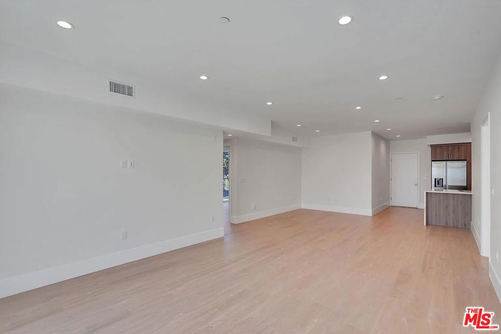 14419 Riverside Drive 203a Property Photo 4