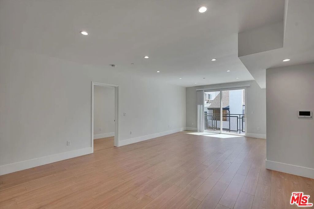 14419 Riverside Drive 203a Property Photo 6