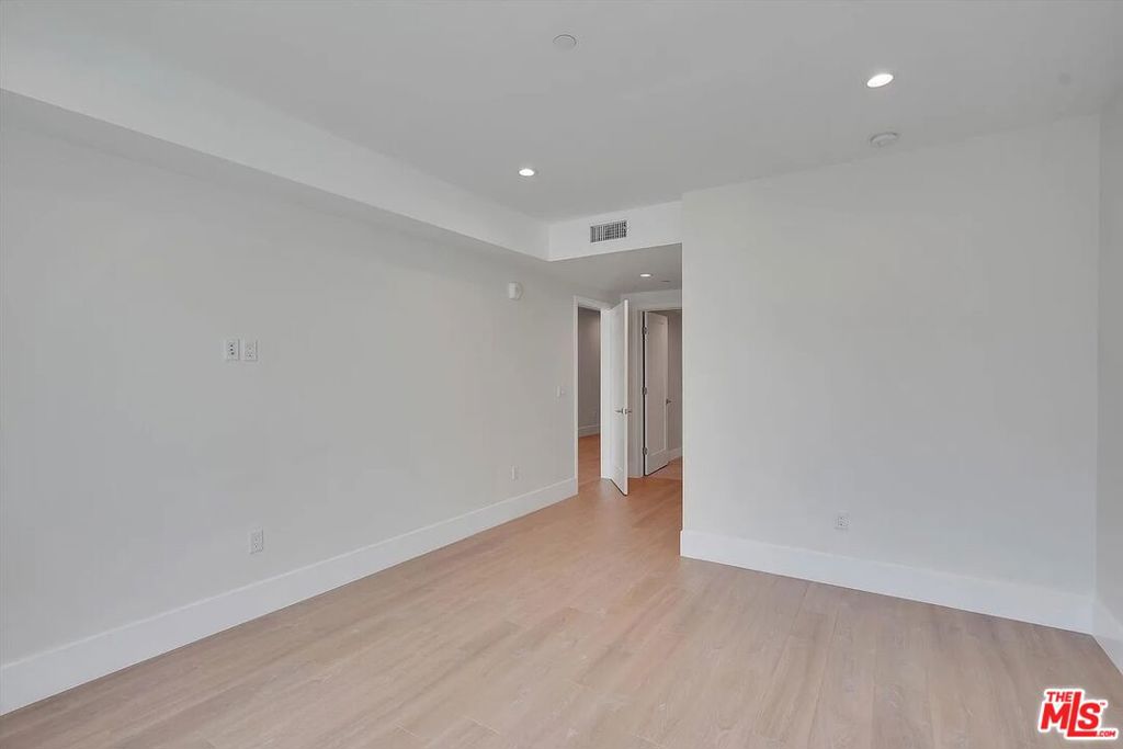 14419 Riverside Drive 203a Property Photo 8