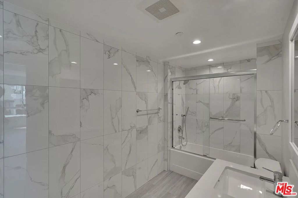 14419 Riverside Drive 203a Property Photo 16