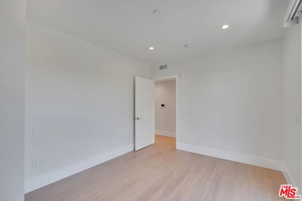 14419 Riverside Drive 203a Property Photo 19